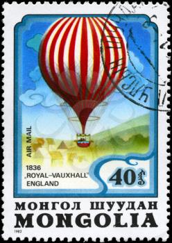 MONGOLIA - CIRCA 1982: A Stamp printed in MONGOLIA shows the Royal-Vauxhall Balloon (England 1836), from the series Balloon Flight Bicentenary, circa 1982