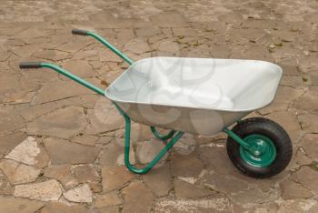 New one-wheeled wheelbarrow construction.