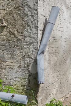 Gutter at an old Austrian house - Broken and unusable - Solution for rainwater