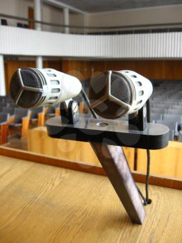 the pair of microphones in the big hall