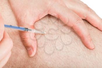 man make diabetic insulin injections in the thigh