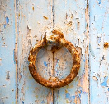  door knocker and blue rusty wood