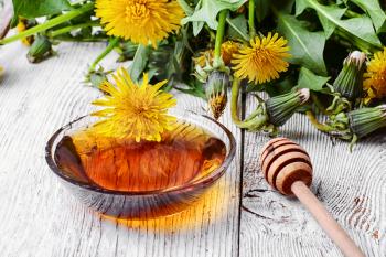Saucer therapeutic honey made from dandelions in national recipe
