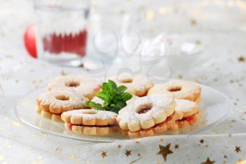 Jam shortbread cookies powdered with icing sugar
