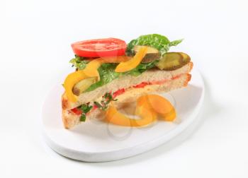 Tomato and pepper half sandwich 