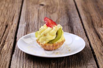 Fruit-topped tart with custard filling - closeup