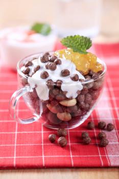 Chocolate-flavored puffs with marmalade and yogurt