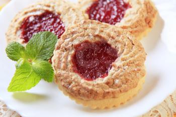 Jam shortbread cookies with almond topping - detail