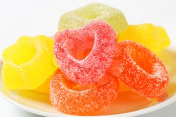 Fruit-flavored gelatin candy coated with sugar