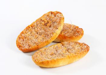 Crisp Melba toast with cinnamon