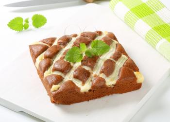 Soft gingerbread cake with cream cheese