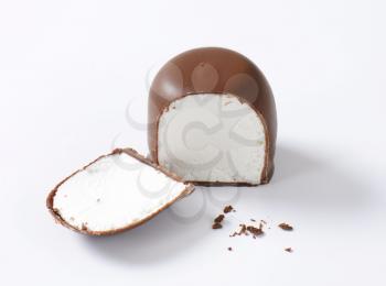 Marshmallow coated in milk chocolate