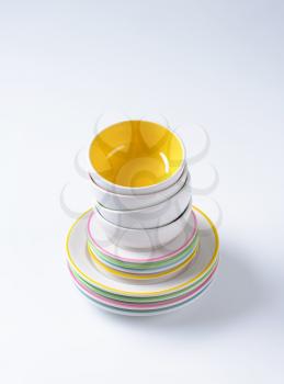 Dinner set consisting of deep bowls, dinner plates and side plates