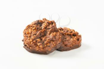 No bake chocolate cookies with quinoa crispies