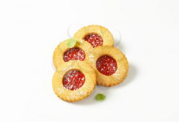 Round Linzer cookies made from whole wheat flour