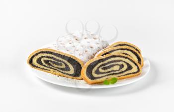 roll of sweet yeast bread filled with poppy seed paste