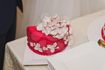 Red cake with beige flowers.
