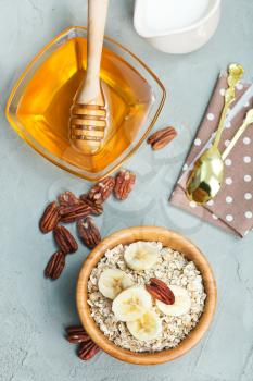 oat flakes with honey, nuts and banana