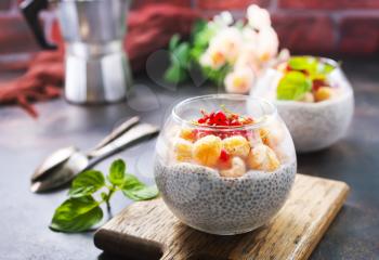 pudding with chia seeds and fresh berries