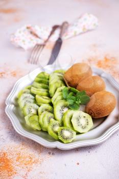 fresh kiwi on plate, fresh fruits on plate