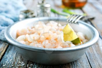 boiled shrimps with fresh lemon in bowl, diet food