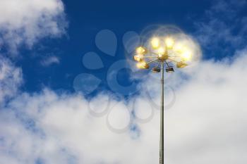 Dramatic right aligned street lamp background hd