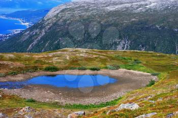 Norway mountain lake landscape background hd