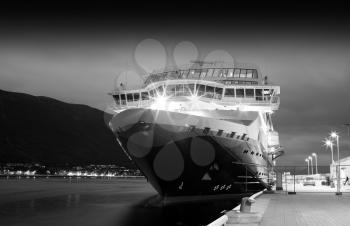 Norway black and white ship background hd