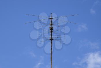 All-wave inphase antenna lattice. The television antenna for reception of radio TV of a signal.