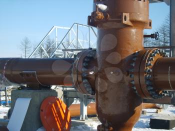 Latch on the pipeline with the electric drive. Installation works.
