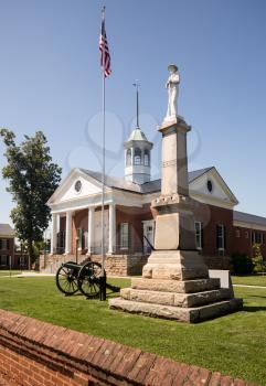 County courthouse and memorial to confederate soldiers in Appomattox, Virginia, USA