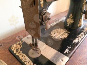 antique singer sewing machine black and gold perfect condition