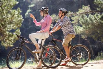 Couple on country bike ride
