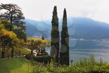 Luxurious historic villa on Lake Como. Cozy alley in the park
