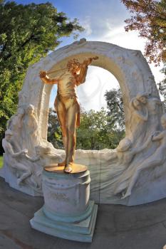 Monument. Magnificent statue of Johann Strauss in Vienna