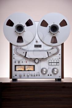 Analog Stereo Open Reel Tape Deck Recorderwith large reels