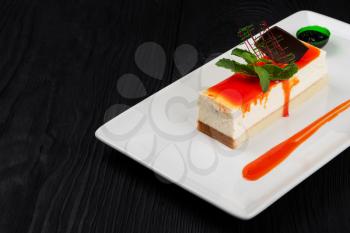 Cheesecake with sauce, caramel chocolate and mint