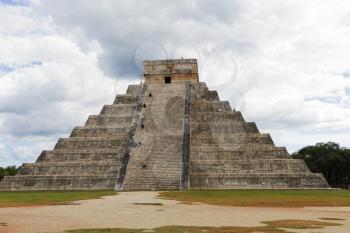 Scenic views of Chichen Itza Maya ruins on Yukatan Peninsula, Mexico.