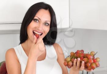 woman eating grapes