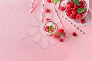Composition with fresh raspberry mojito on color background�