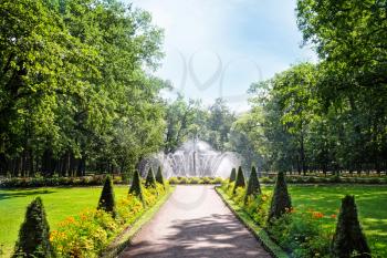 View of fountain in beautiful green park�