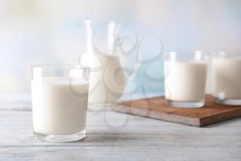 Glasses of fresh milk on wooden table�