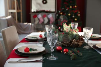 Beautiful table setting for Christmas dinner�