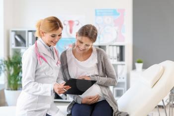 Young pregnant woman visiting her gynecologist in clinic�