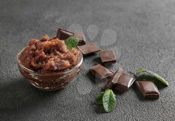 Bowl with chocolate body scrub on table�
