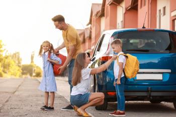 Parents saying goodbye to their children near school�