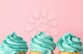 Tasty cupcakes on color background�