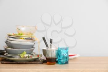 Pile of dirty dishes on kitchen table�