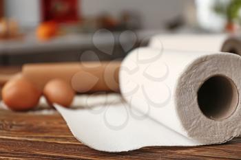 Roll of paper towels on kitchen table�