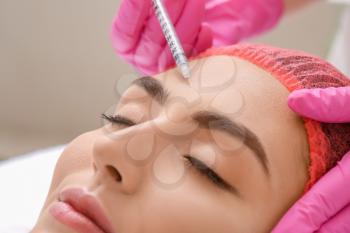 Young woman undergoing treatment in beauty salon, closeup�